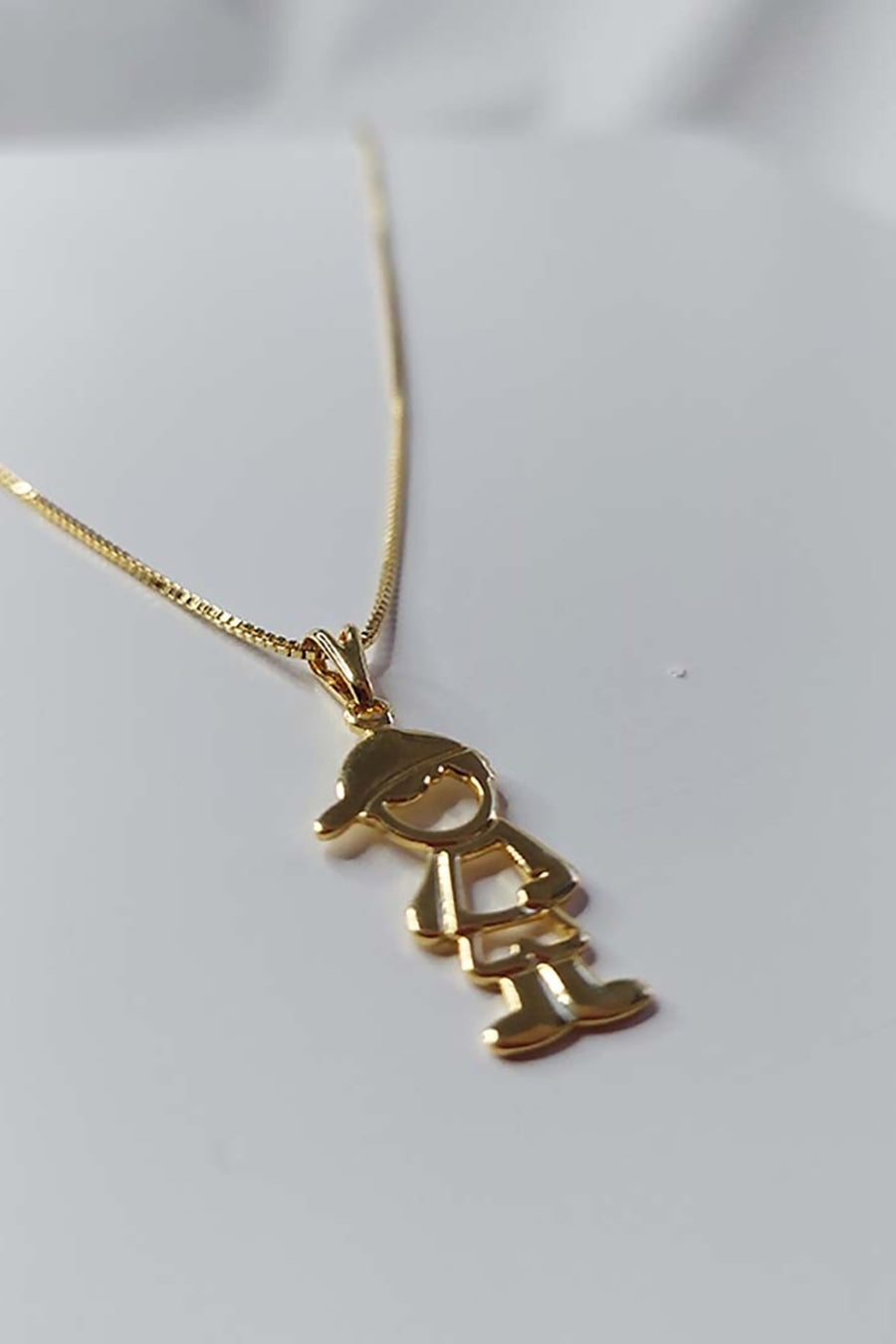 Colar com Pingente de Menino Banhado em Ouro 18k