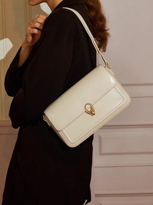 Bolsa Crossbody com Design Clássico e Fecho Metálico