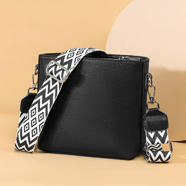 Bolsa de Couro com Alça Larga Estampada