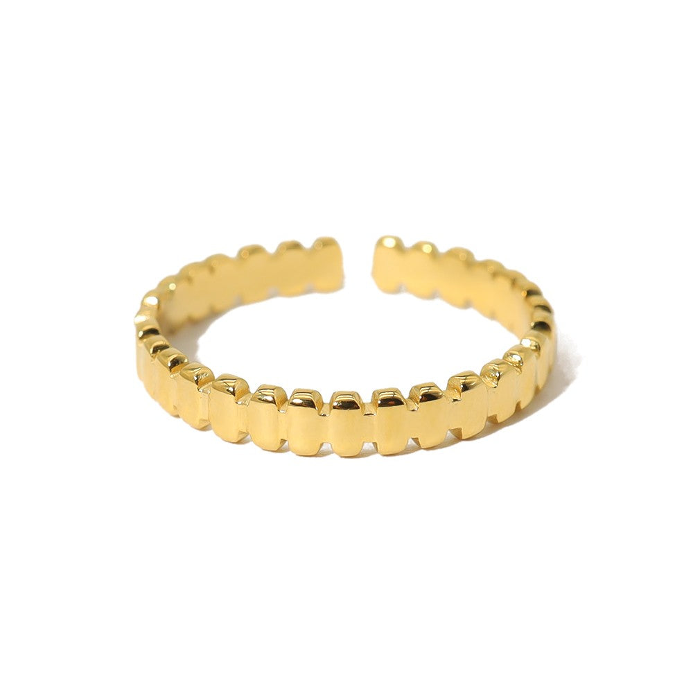 Anel Minimalista com Design Texturizado