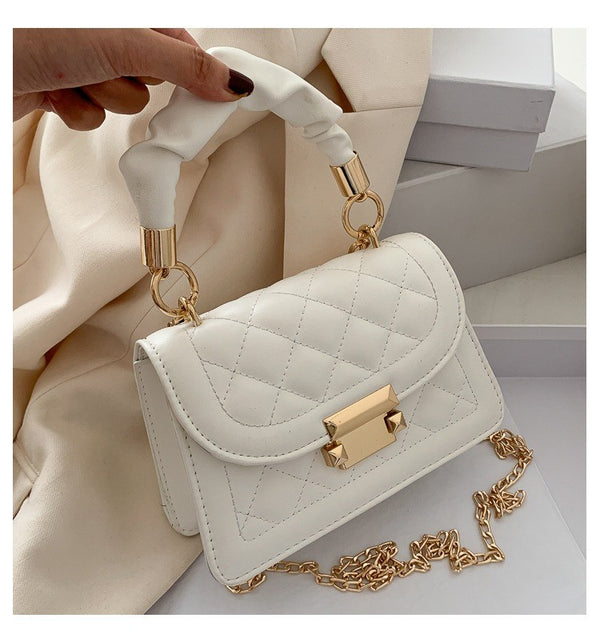 Mini Bolsa Feminina com Alça de Mão Estilizada