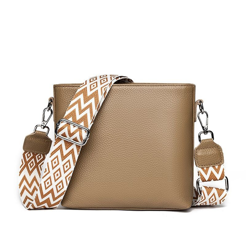 Bolsa de Couro com Alça Larga Estampada