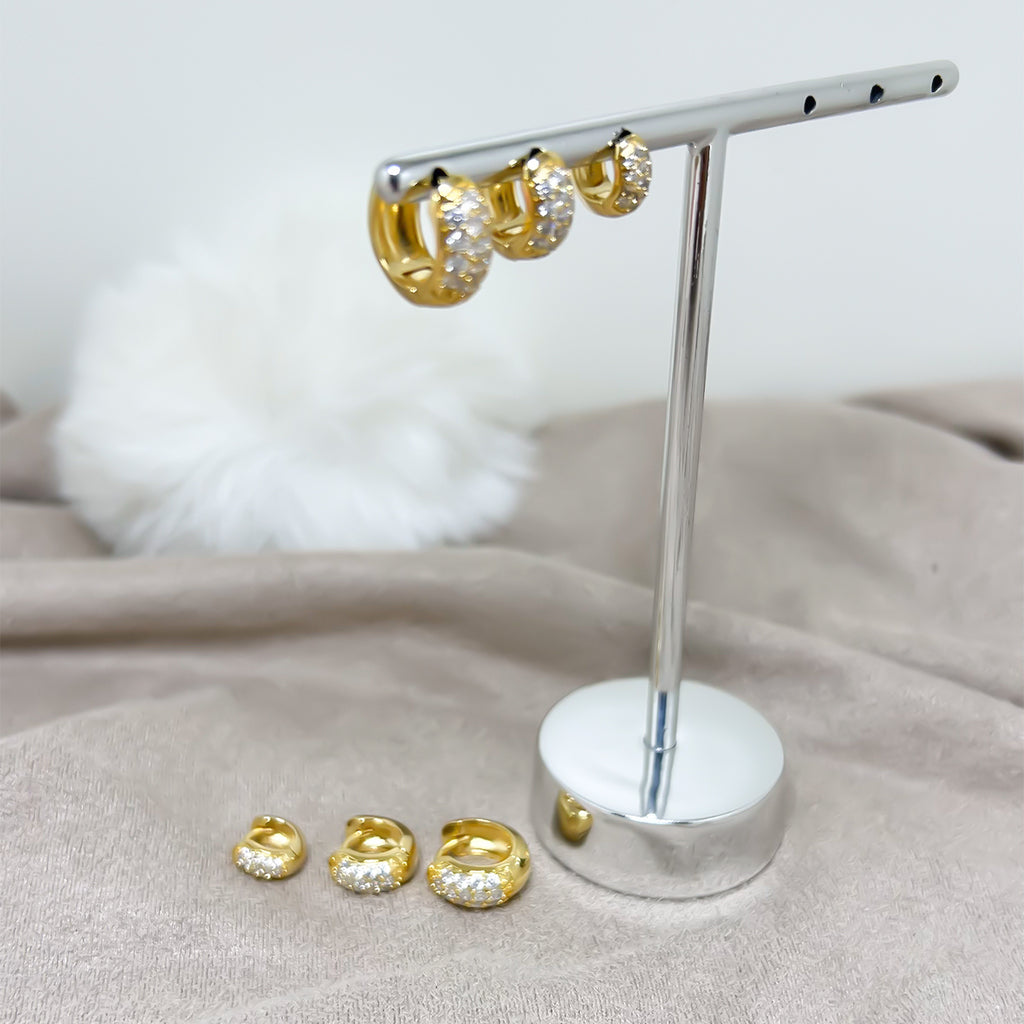 Trio de brincos de argolinhas articuladas cravejadas banhado a ouro 18k