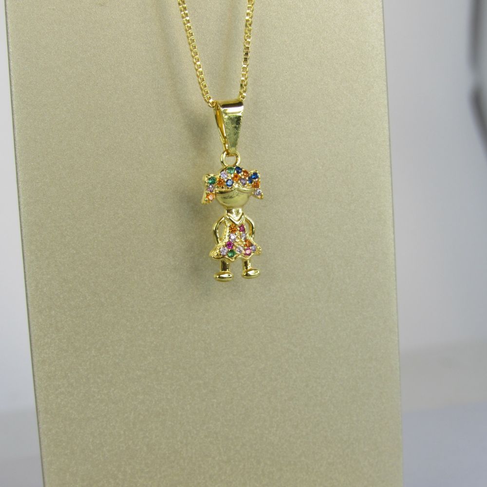 Colar Pingente Menina com Zircônia Colorida Banhado em Ouro 18k